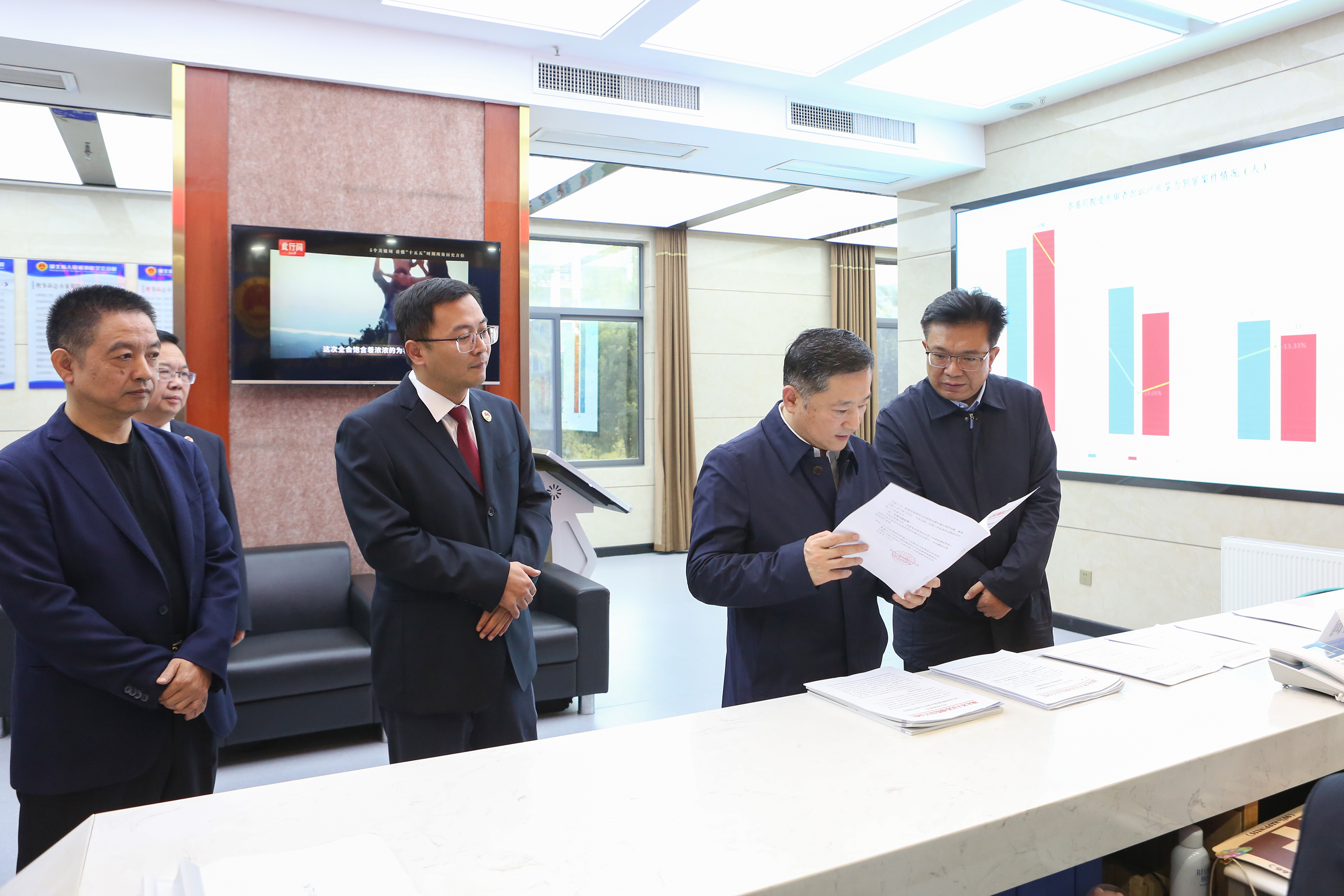 湖北省检察院调研组在汉江调研